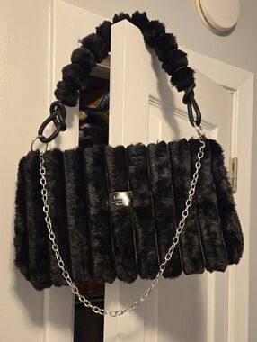 Black Soft Faux Fur Chain-Accent Shoulder Bag🖤 NEW